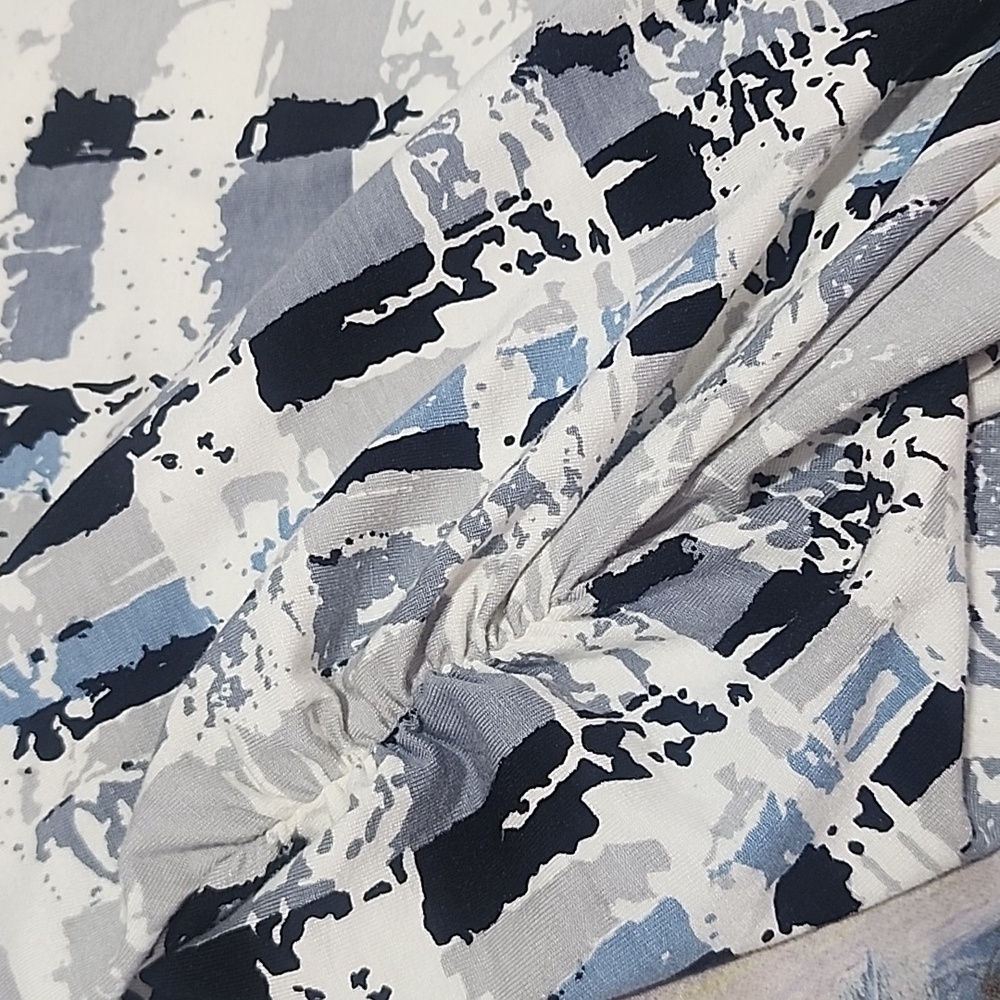 ST.JOHN Abstract Pattern Blue and Gray 3/4 Sleeves Top. M - Picture 9 of 9